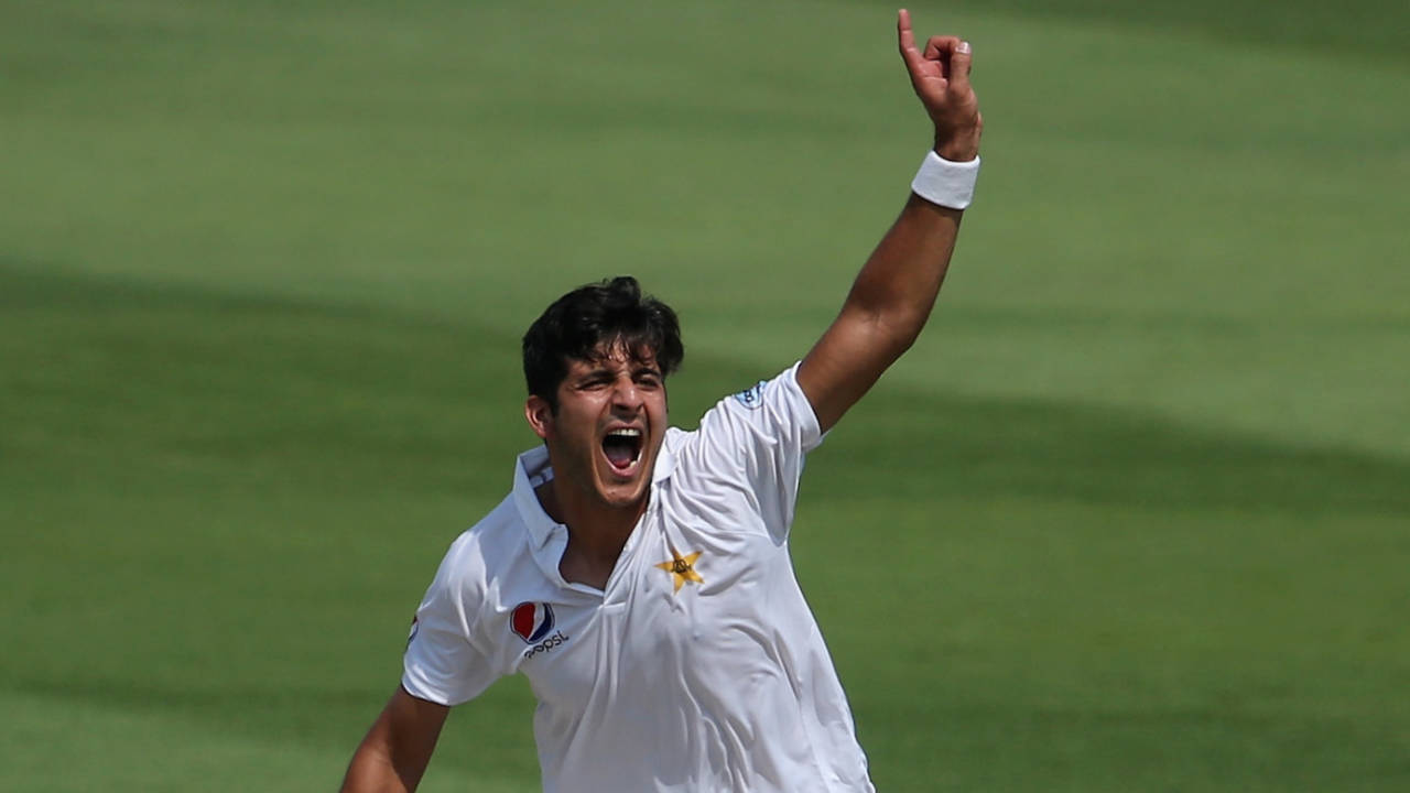 Mir Hamza appeals for a wicket on debut, Pakistan v Australia, 2nd Test, Abu Dhabi, 2nd day, October 17, 2018