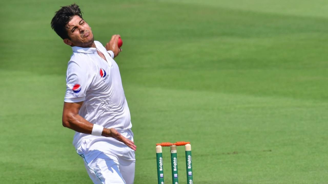 Mir Hamza bowled tight lines but found no reward, Pakistan v Australia, 2nd Test, Abu Dhabi, 2nd day, October 17, 2018