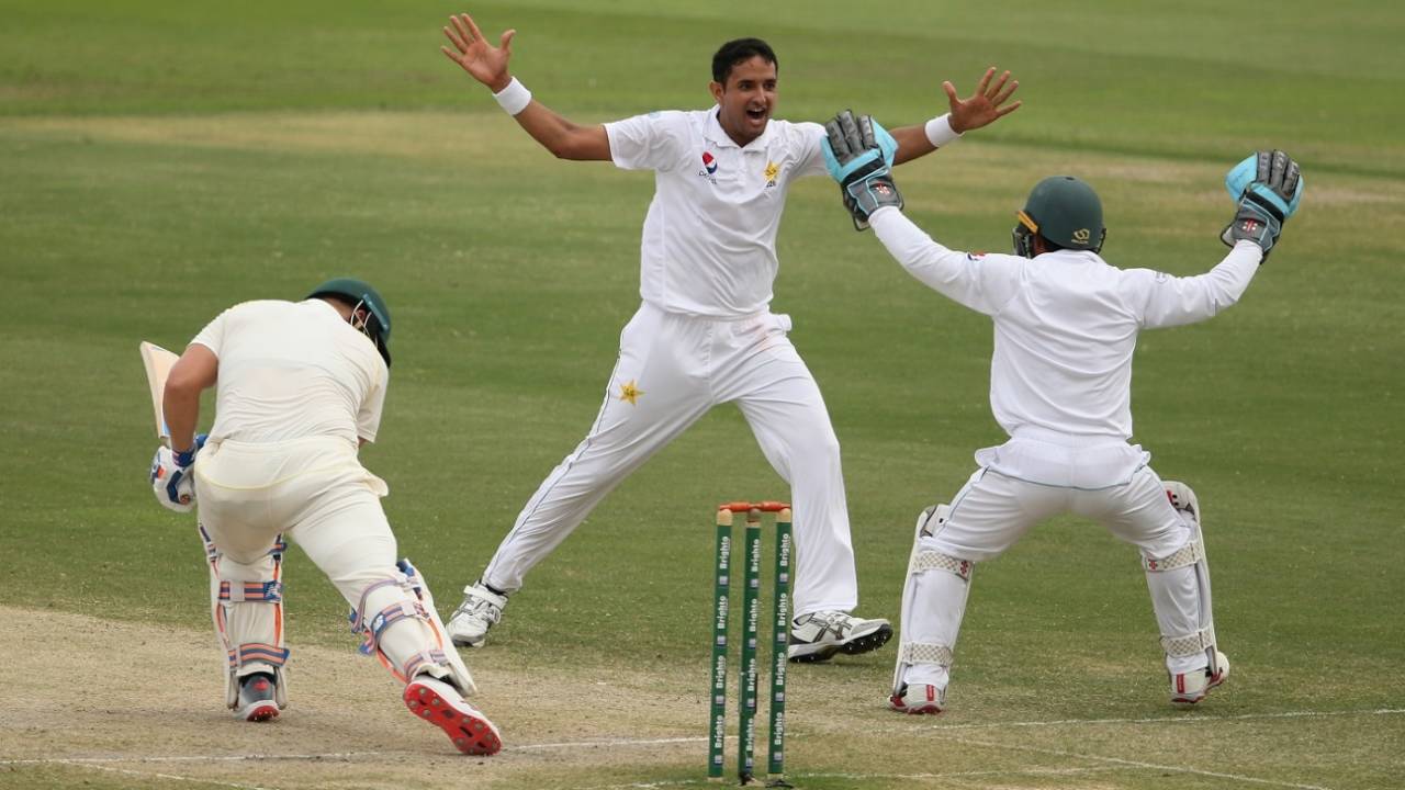 Mohammad Abbas celebrates Aaron Finch's lbw dismissal, Pakistan v Australia, 2nd Test, Abu Dhabi, 4th day, October 19, 2018