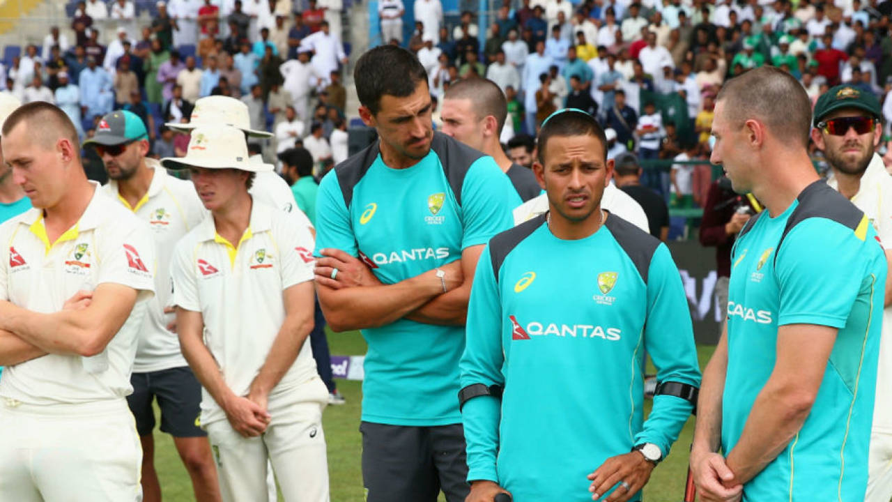 Usman Khawaja and his deflated Australia team-mates after the series loss in UAE, Pakistan v Australia, 2nd Test, Abu Dhabi, 4th day, October 19, 2018