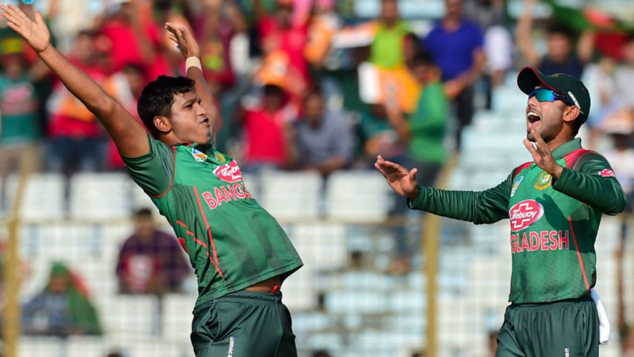 Mohammad Saifuddin is delighted with the wicket of Hamilton Masakadza&nbsp;&nbsp;&bull;&nbsp;&nbsp;Getty Images