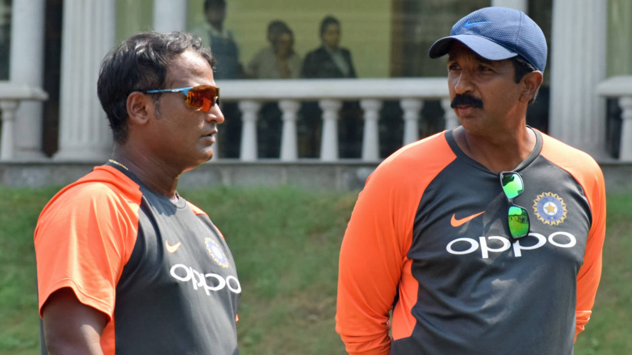 India head coach Ramesh Powar and fielding coach Biju George have a chat, India A v Australia A, Mumbai, October 26, 2018