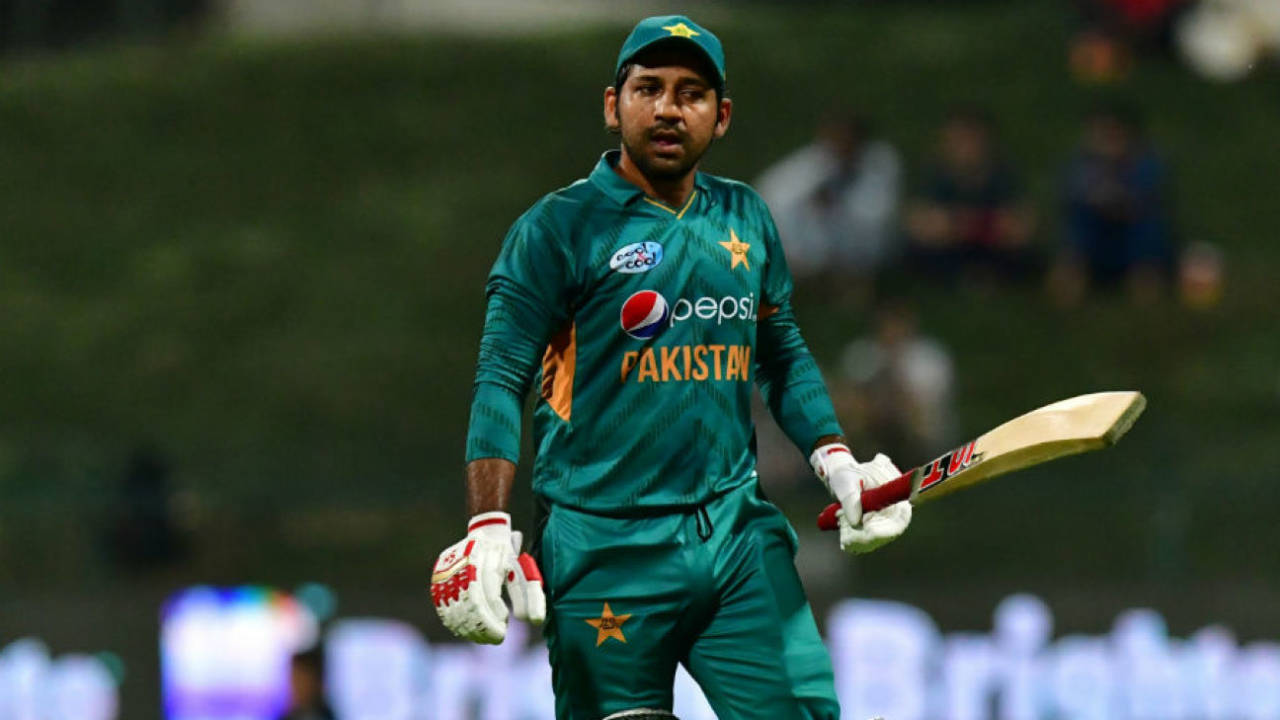 Sarfraz Ahmed is a picture of disappointment as he walks back&nbsp;&nbsp;&bull;&nbsp;&nbsp;AFP