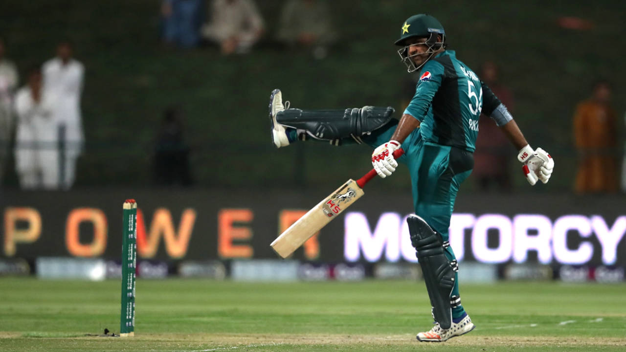 Sarfraz Ahmed makes his frustration clear, Pakistan v New Zealand, 1st ODI, Abu Dhabi, November 7, 2018