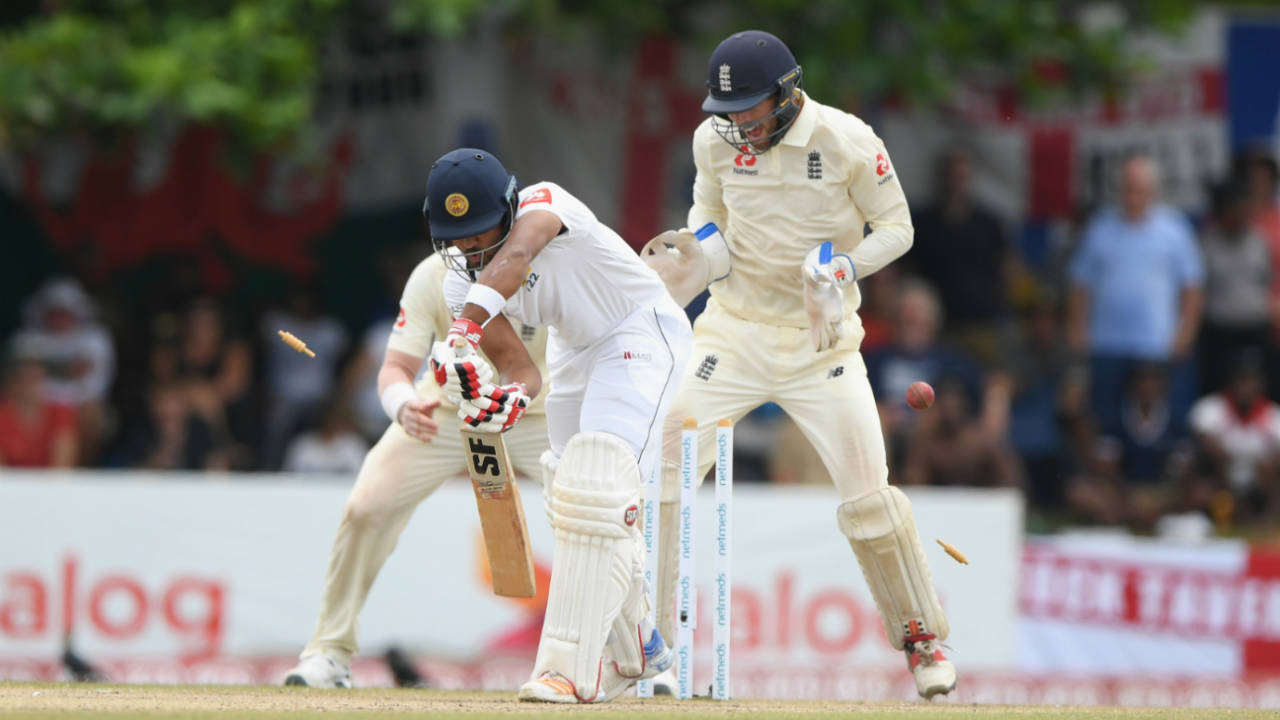 Dinesh Chandimal is bowled by Jack Leach, Sri Lanka v England, 1st Test, 4th day, Galle, November 9, 2018