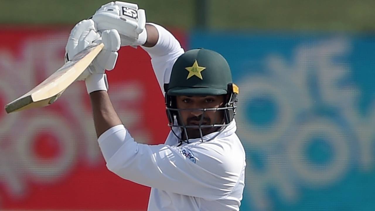 Haris Sohail punches with a high elbow, Pakistan v New Zealand, 1st Test, Abu Dhabi, 2nd day, November 17, 2018