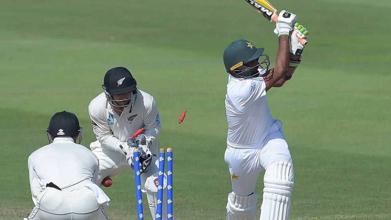 Bilal Asif gets bowled as he looks to go big, Pakistan v New Zealand, 1st Test, Abu Dhabi, 4th day, November 19, 2018