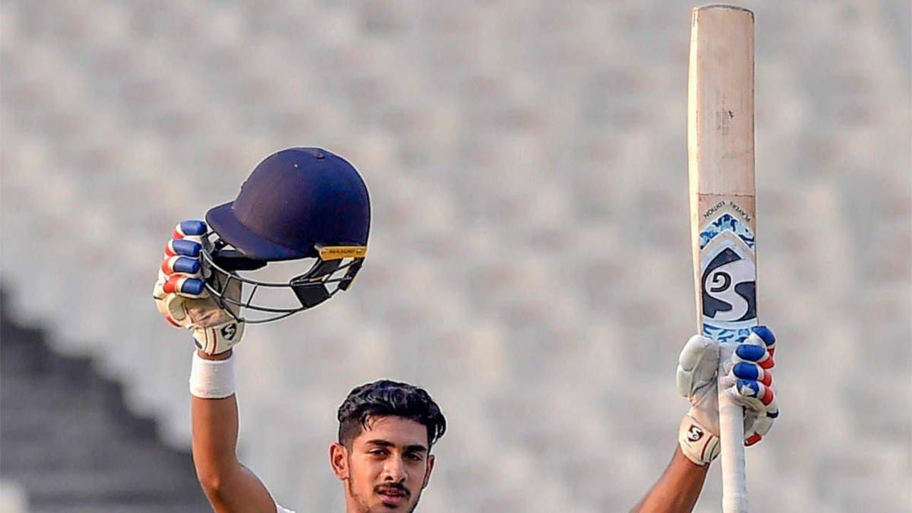 Aryaman Birla raises his bat after his maiden century, Bengal v Madhya Pradesh, Ranji Trophy 2018-19, Kolkata, November 15, 2018
