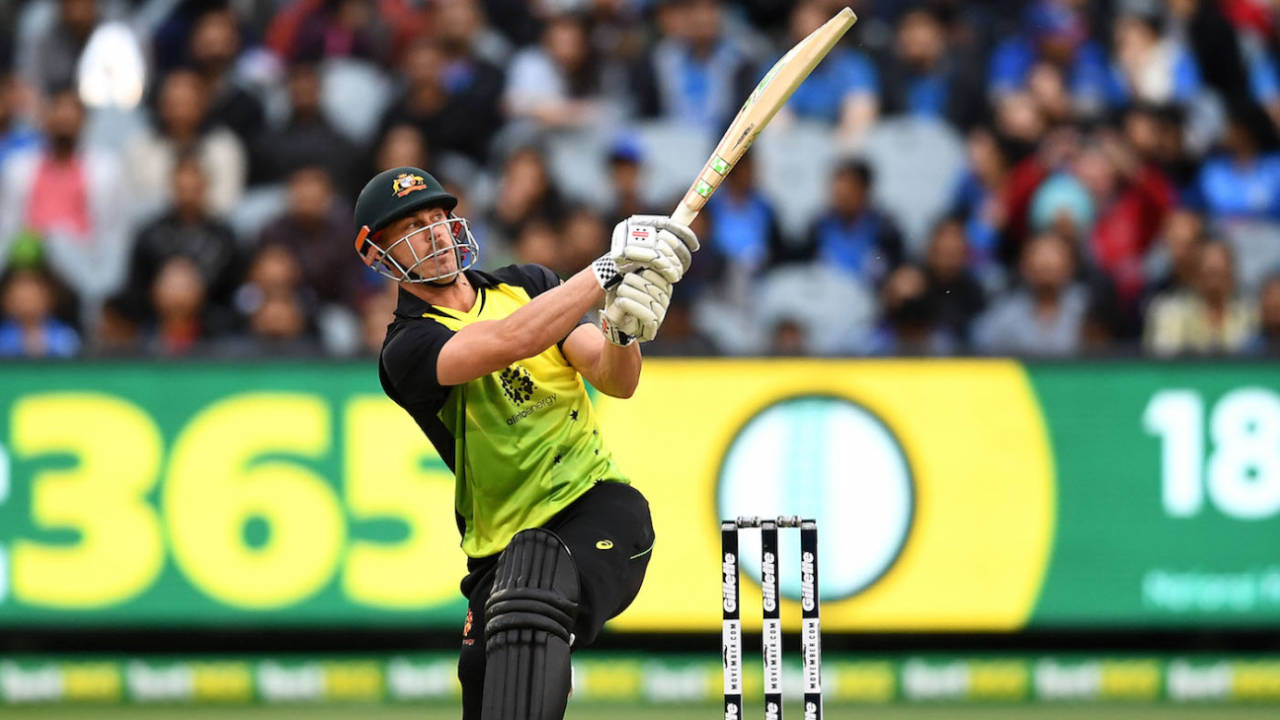 Chris Lynn swings across the line, Australia v India, 2nd T20I, MCG, Melbourne, November 23, 2018