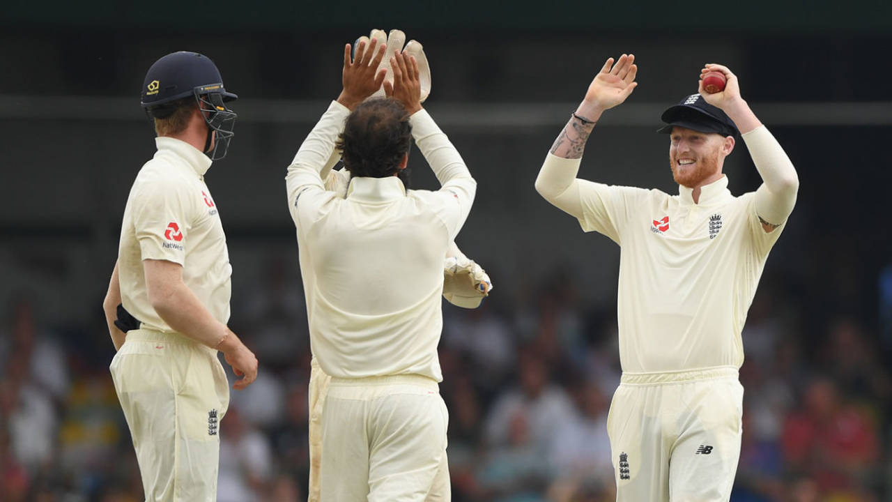 Ben Stokes and Moeen Ali celebrate England's first breakthrough, Sri Lanka v England, 3rd Test, SSC, Colombo, 3rd day, November 25, 2018