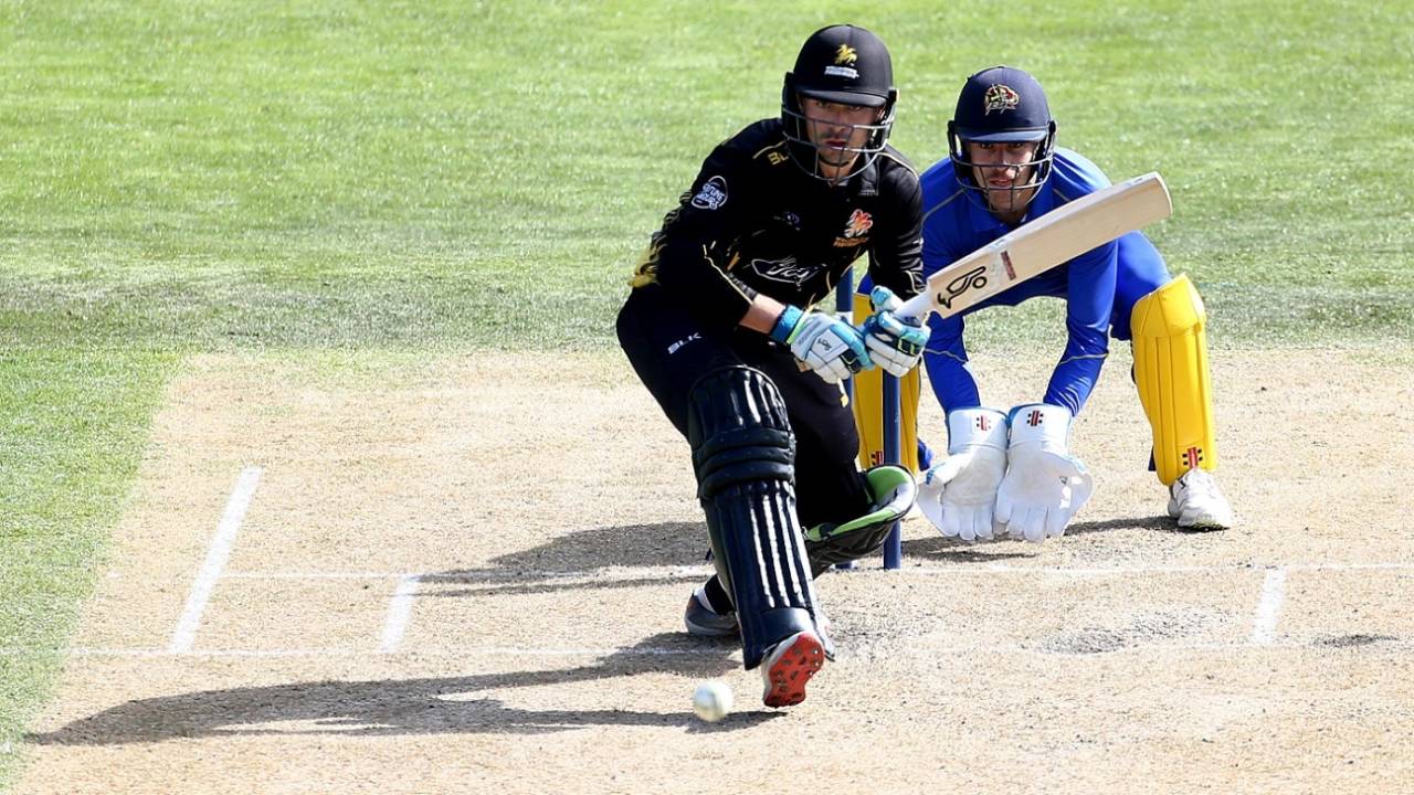 Malcolm Nofal prepares to play a delivery, Otago v Wellington, Ford Trophy 2018-19, final, Dunedin, December 1, 2018
