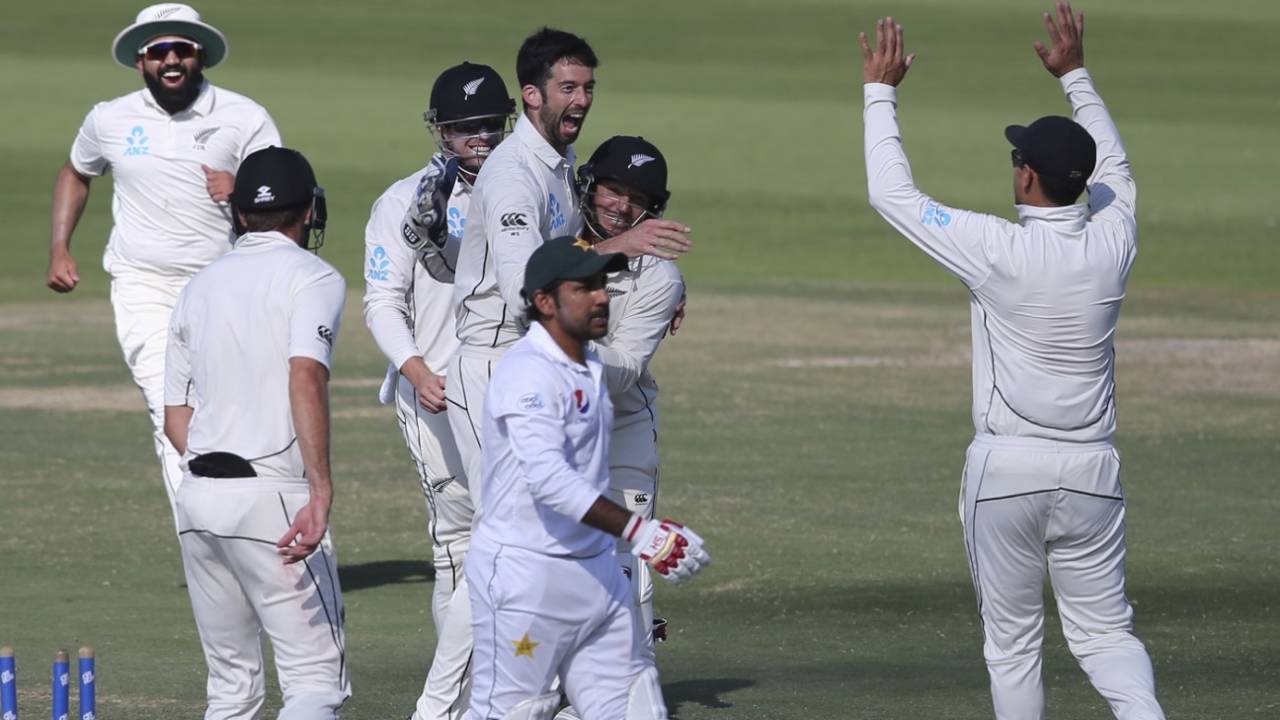 William Somerville celebrates Sarfraz Ahmed's wicket, Pakistan v New Zealand, 3rd Test, Abu Dhabi, 5th day, December 7, 2018