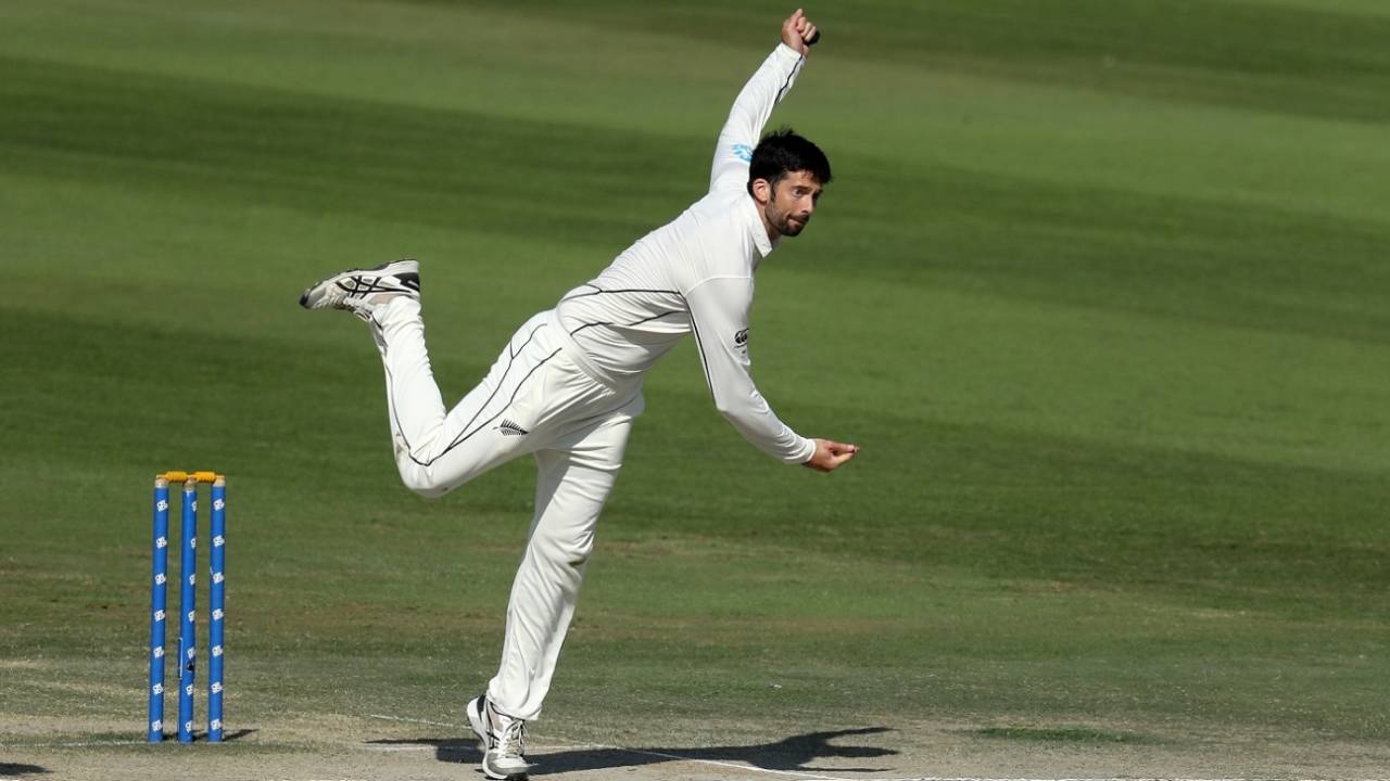 William Somerville completes a delivery, Pakistan v New Zealand, 3rd Test, Abu Dhabi, 5th day, December 7, 2018