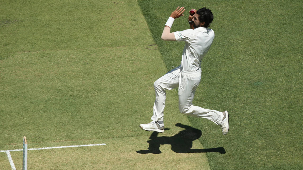 Ishant Sharma loads up in his pre-delivery jump&nbsp;&nbsp;&bull;&nbsp;&nbsp;Cricket Australia/Getty Images