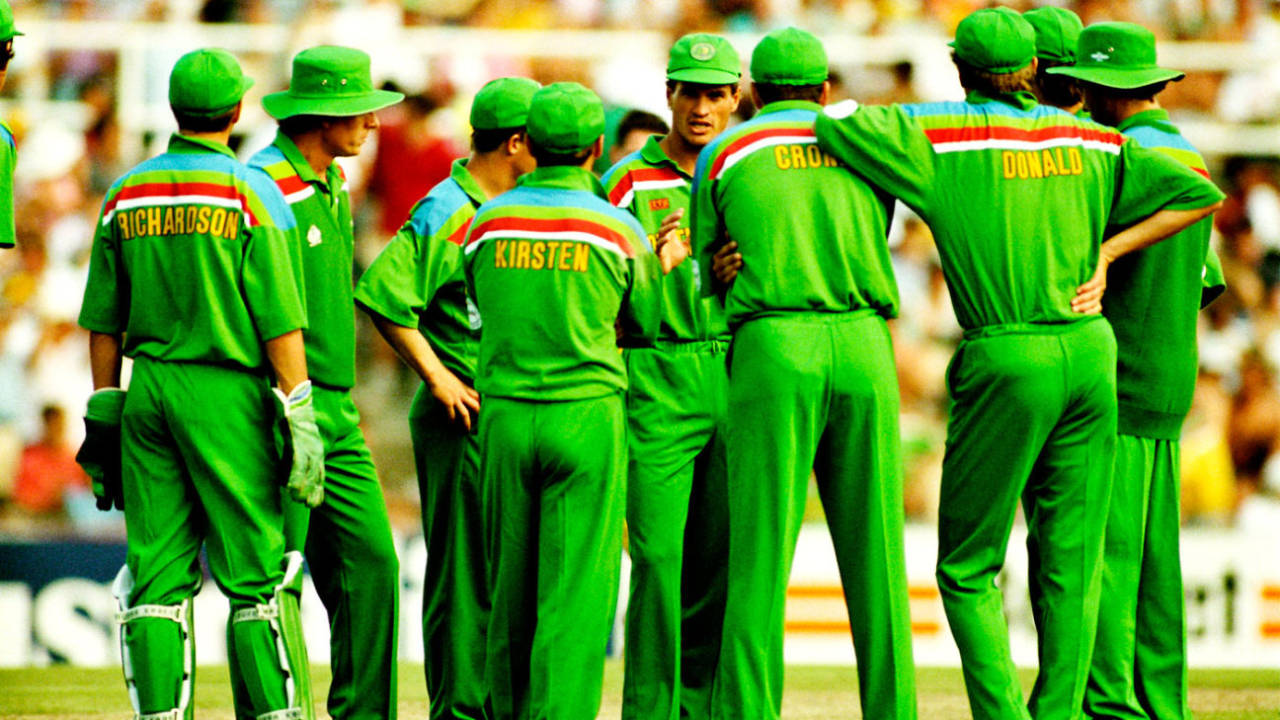 Kepler Wessels talks to his team, Australia v South Africa, World Cup, Sydney, February 26, 1992