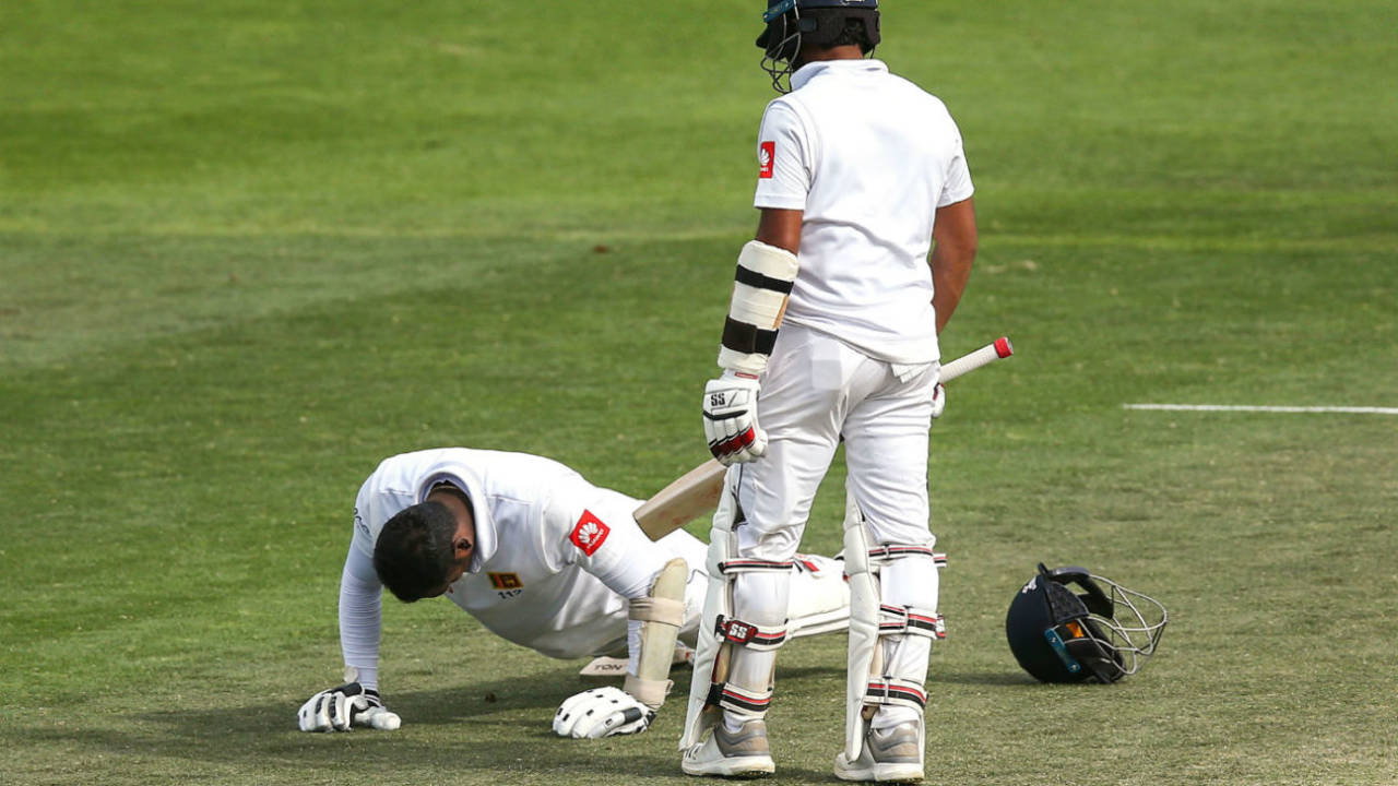 Angelo Mathews celebrates his Test ton with a set of push-ups, New Zealand v Sri Lanka, 1st Test, Wellington, 4th day, December 18, 2018