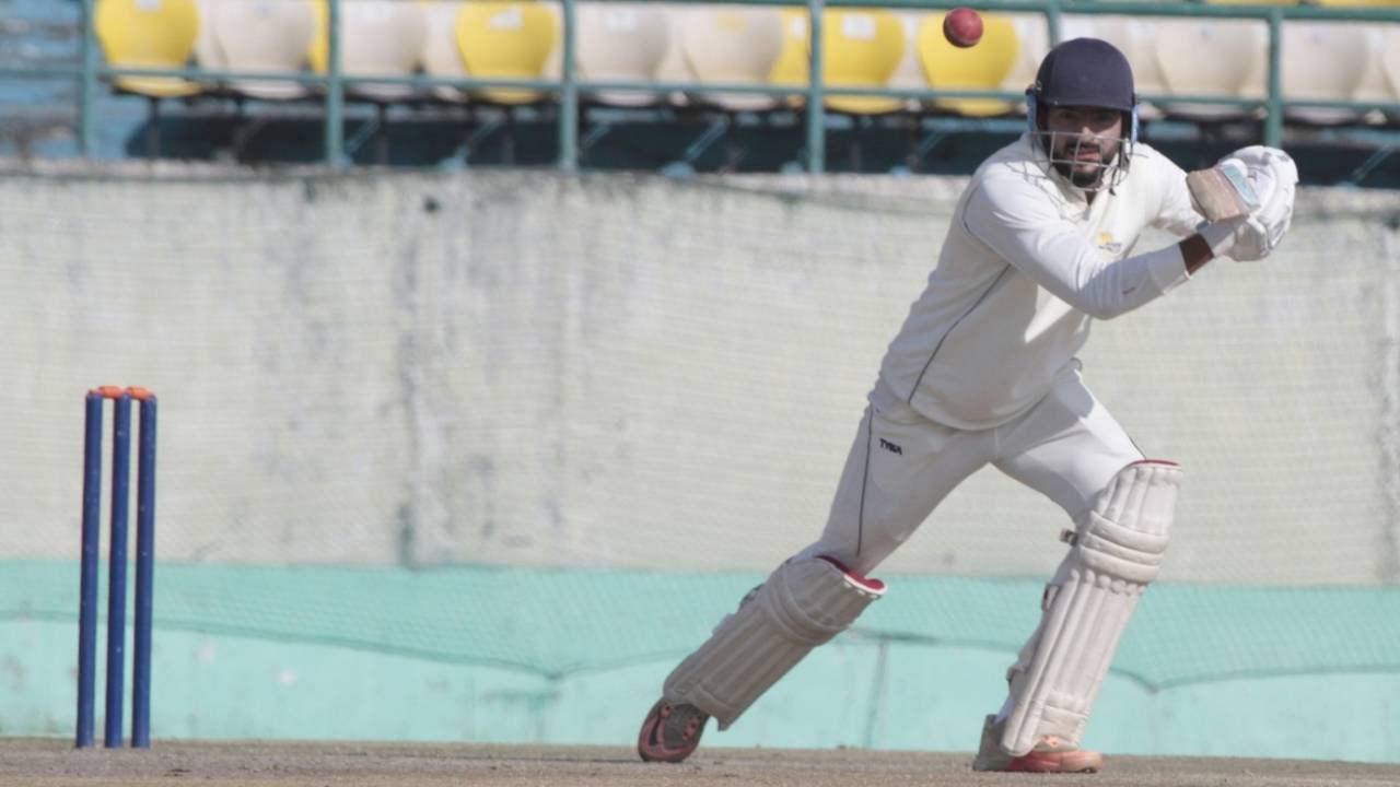 Raghav Dhawan punches the ball, Himachal Pradesh v Tamil Nadu, Ranji Trophy 2018-19 