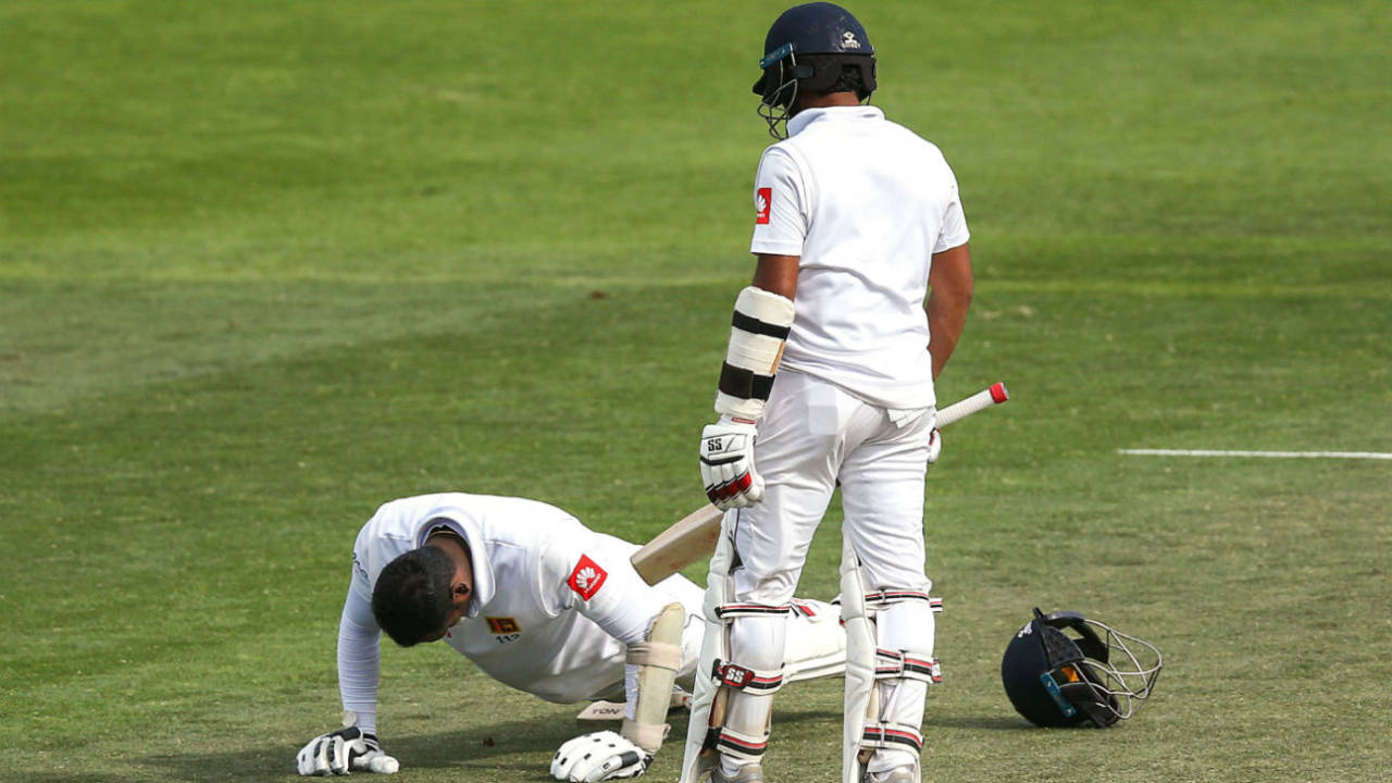 Angelo Mathews celebrates his Test ton with a set of push-ups, New Zealand v Sri Lanka, 1st Test, Wellington, 4th day, December 18, 2018