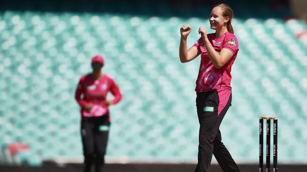 Lauren Cheatle celebrates a wicket&nbsp;&nbsp;&bull;&nbsp;&nbsp;Getty Images