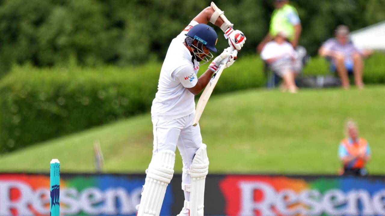 Dinesh Chandimal defends a rising one, New Zealand v Sri Lanka, 2nd Test, Christchurch, 4th day, December 29, 2018
