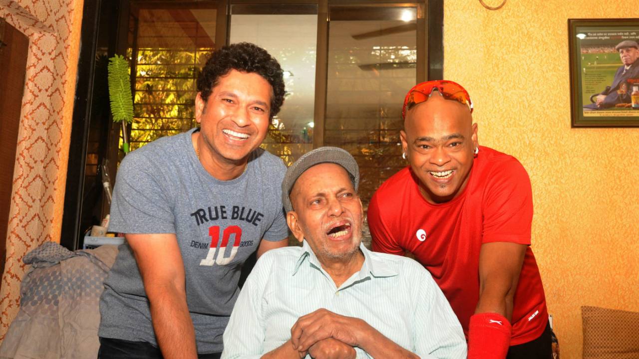 Sachin Tendulkar and Vinod Kambli pay their mentor Ramakant Achrekar a visit at his residence, October 31, 2018