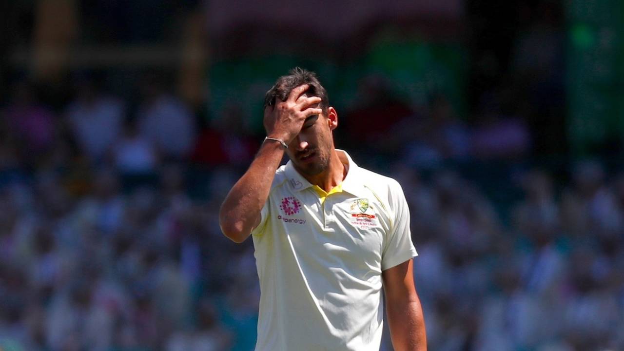 Mitchell Starc shows signs of frustration&nbsp;&nbsp;&bull;&nbsp;&nbsp;Getty Images