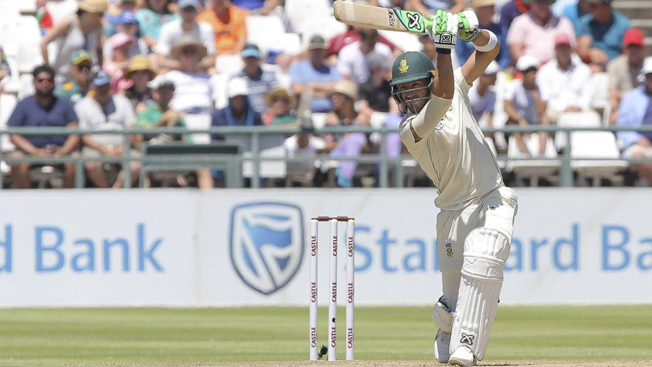 Faf du Plessis leans into a drive, South Africa v Pakistan, 2nd Test, Cape Town, 2nd day, January 4, 2018