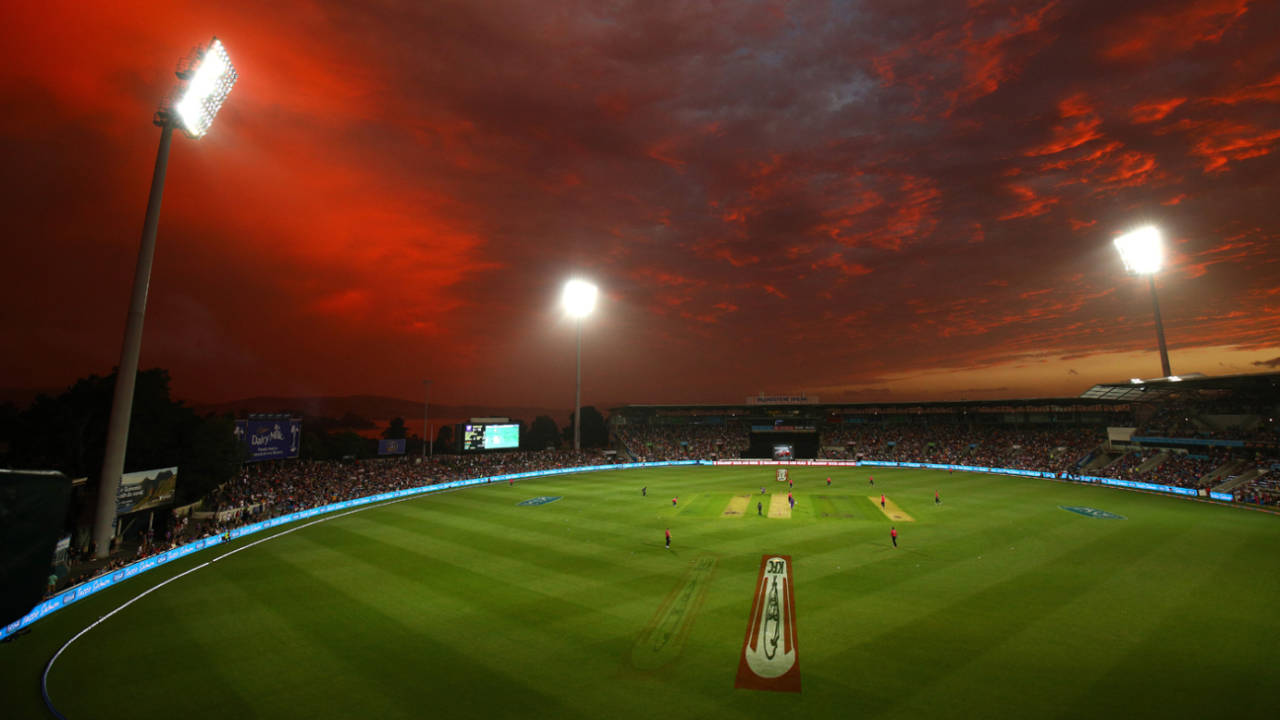 A general view as the sun sets at the Blundstone Arena in Hobart&nbsp;&nbsp;&bull;&nbsp;&nbsp;Getty Images