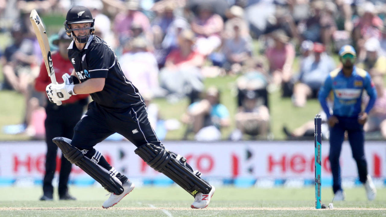 Colin Munro hits behind square on the off side, New Zealand v Sri Lanka, 2nd ODI, Mount Maunganui