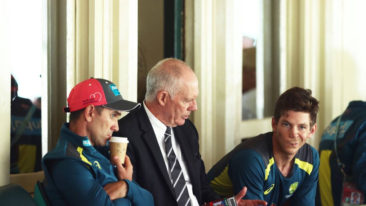 Greg Chappell talks to coach Justin Langer and captain Tim Paine