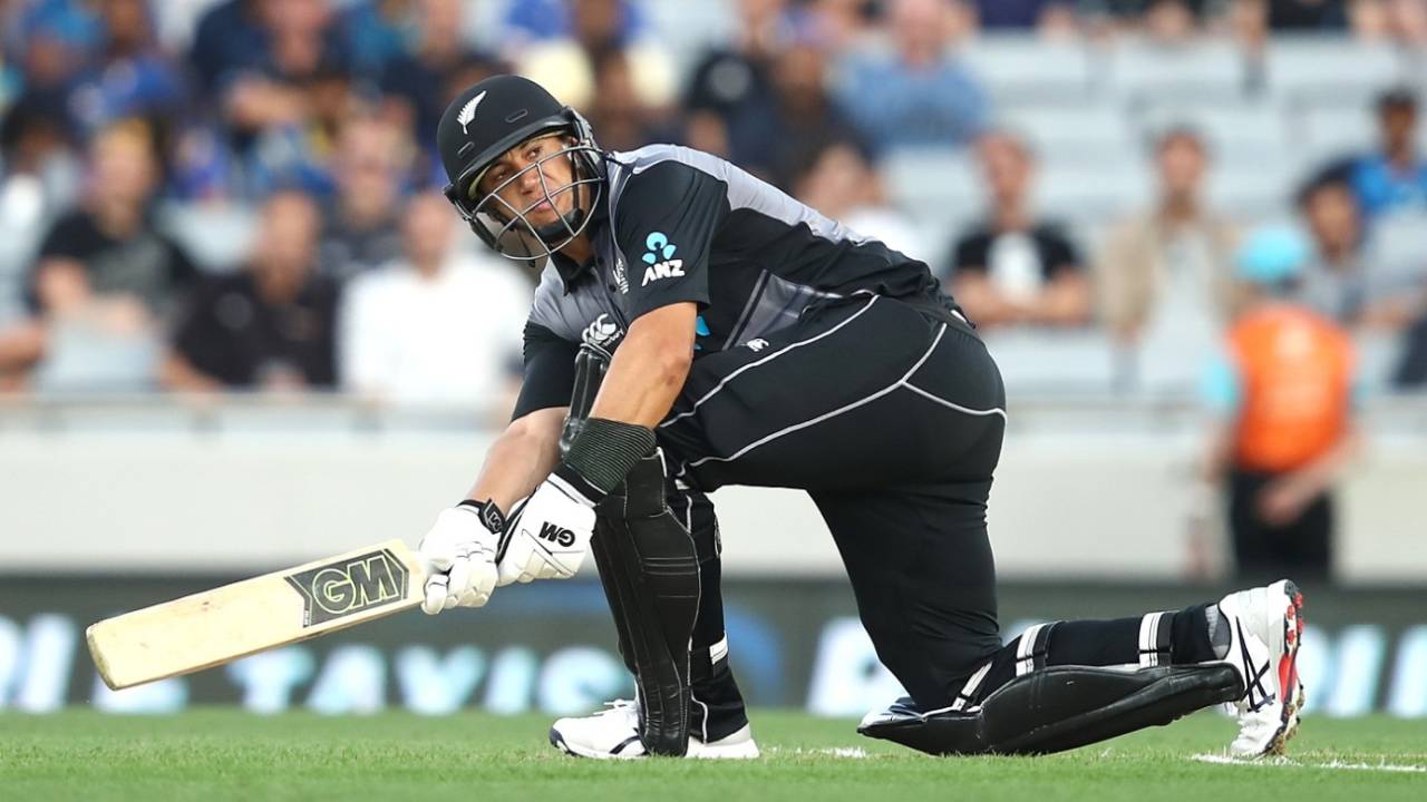 Ross Taylor plays a scoop, New Zealand v Sri Lanka, Only T20I, Auckland, January 11, 2019