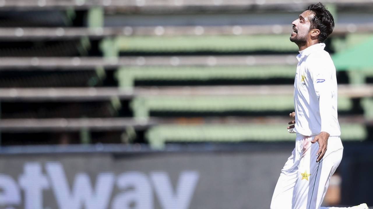 Mohammad Amir celebrates a wicket, South Africa v Pakistan, 3rd Test, Johannesburg, 1st day