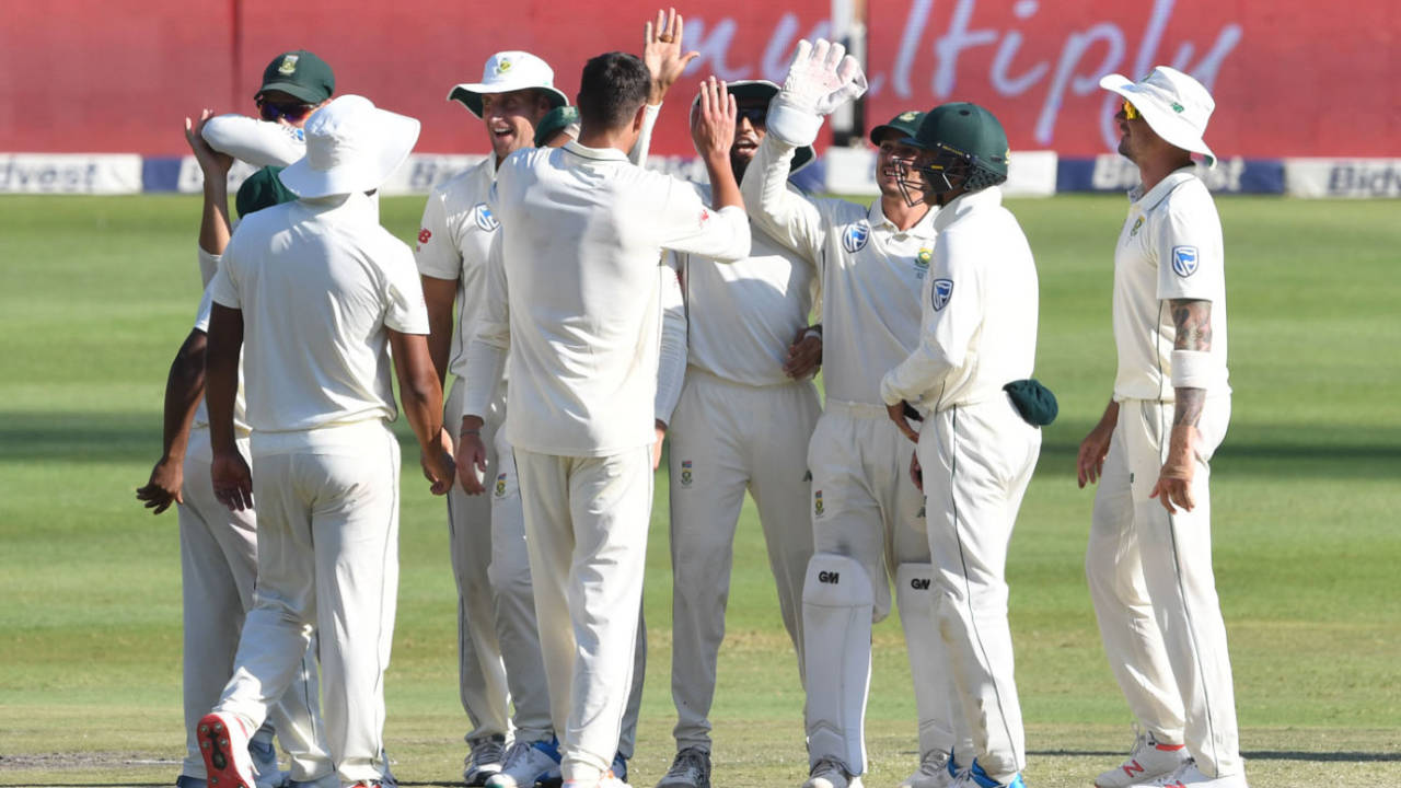 South Africa celebrate after a wicket, South Africa v Pakistan, 3rd Test, Johannesburg, 3rd day, January 13, 2019
