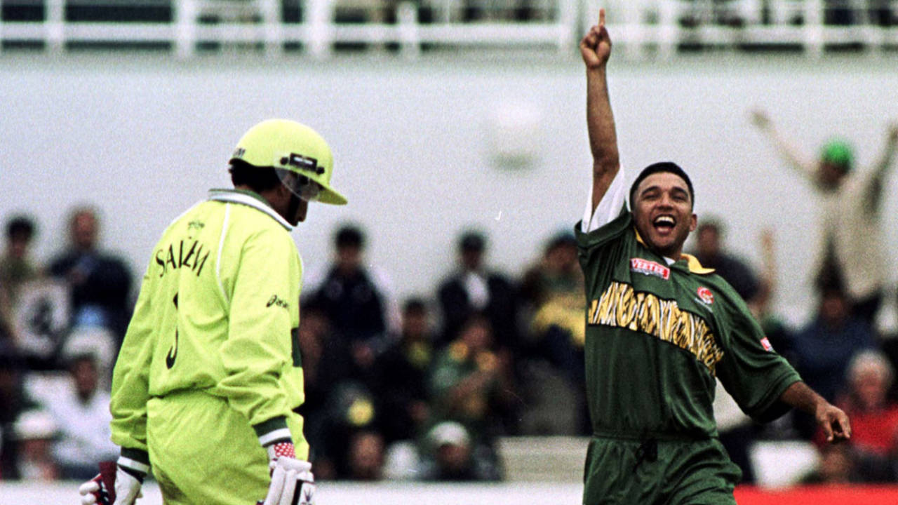 Khaled Mahmud celebrates victory against Pakistan, Northampton, May 31 1999
