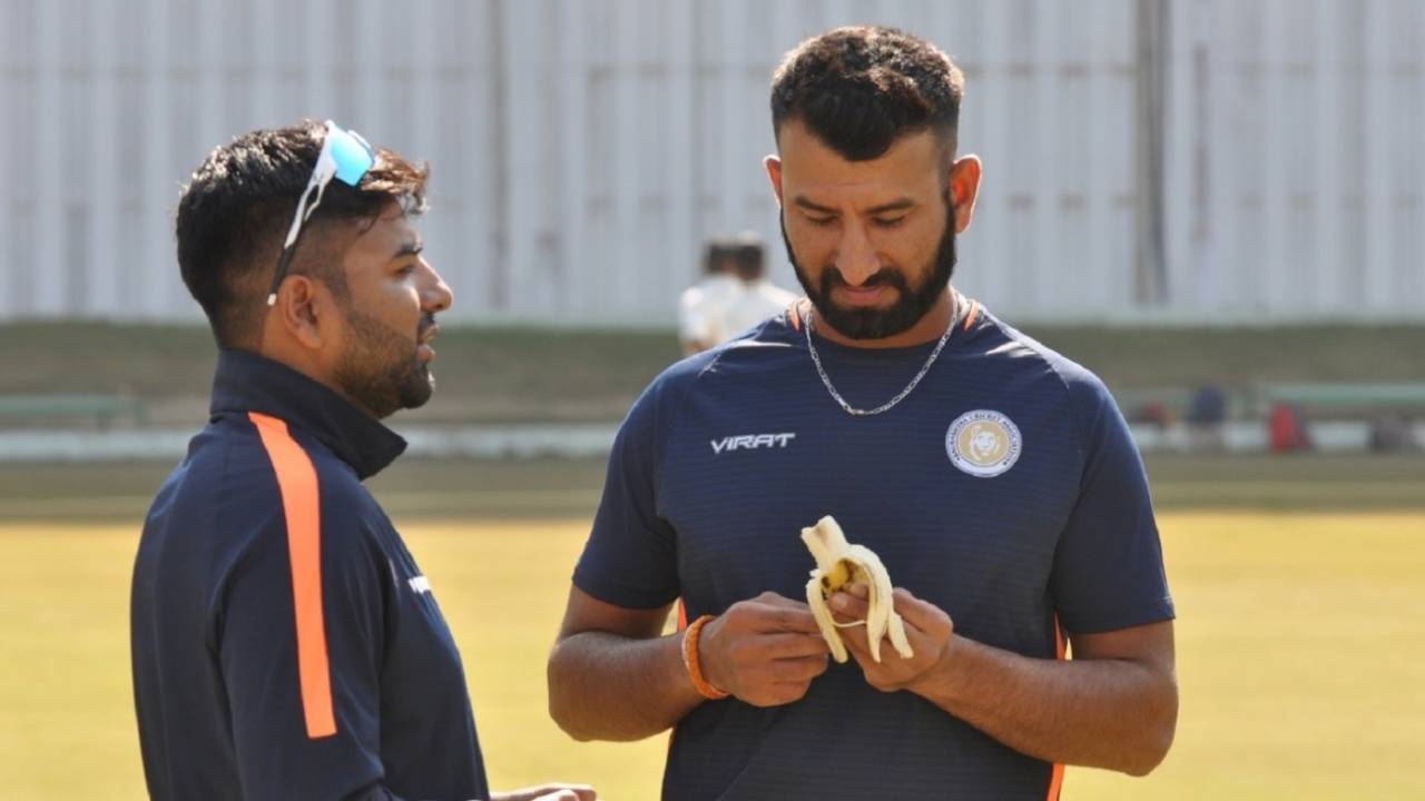 Cheteshwar Pujara munches on a banana during a practice session&nbsp;&nbsp;&bull;&nbsp;&nbsp;Ekana Cricket Media/ Randhir Dev