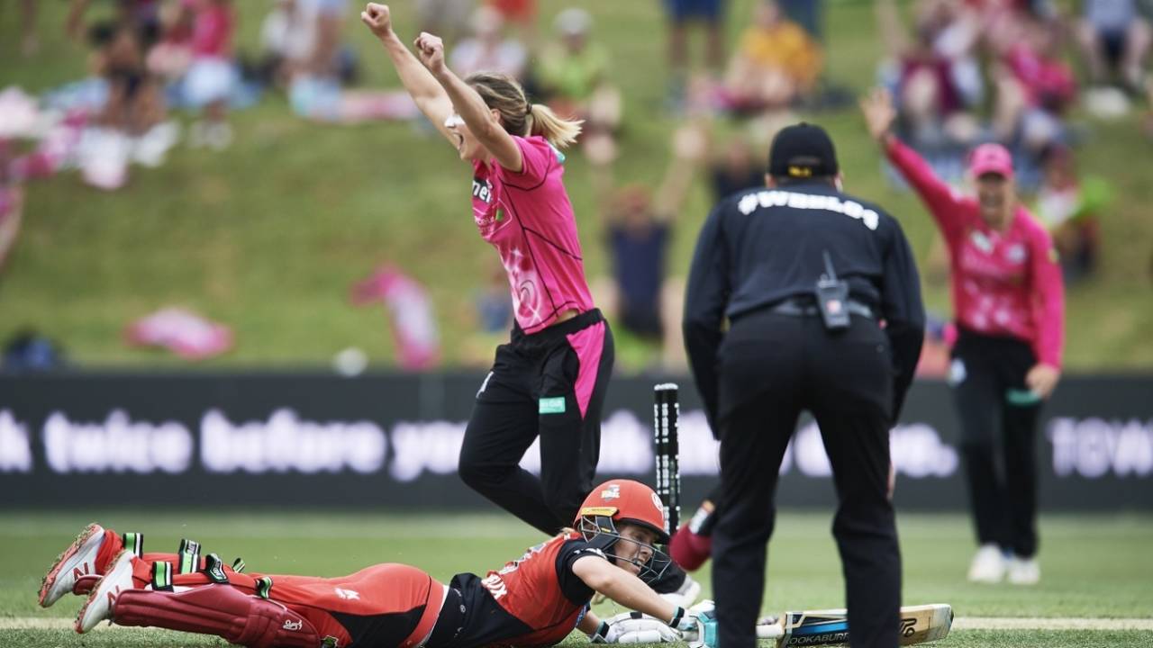Ellyse Perry celebrates Sophie Molineux's run-out&nbsp;&nbsp;&bull;&nbsp;&nbsp;Getty Images