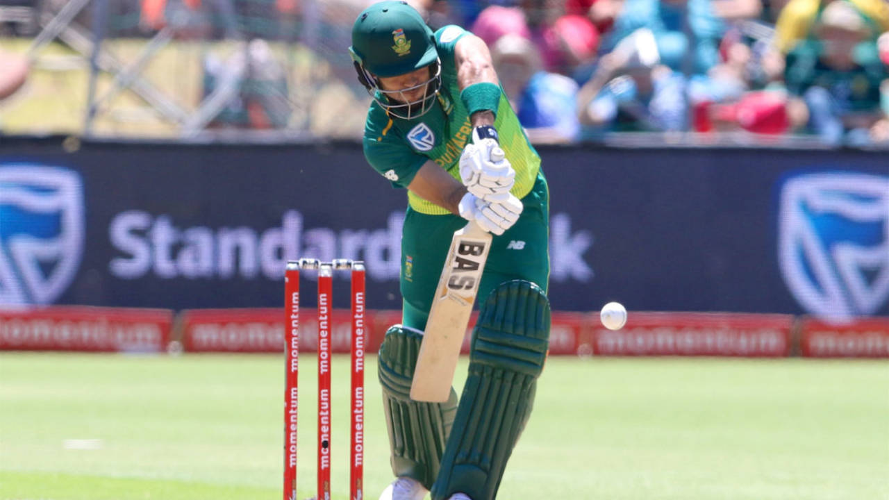 Reeza Hendricks gets behind the line, South Africa v Pakistan, 1st ODI, Port Elizabeth
