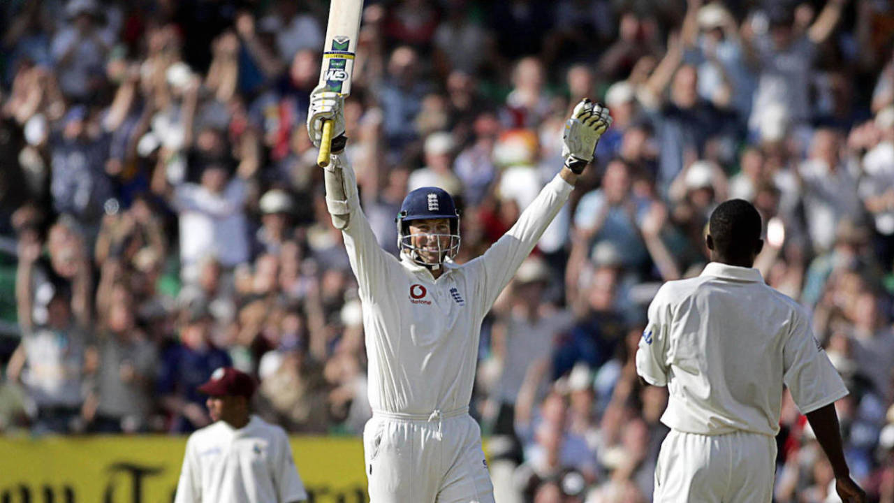 Marcus Trescothick celebrates, third day, fourth Npower Test match, the Oval, London, 21 August, 2004