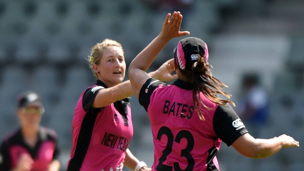 Devine and Bates were among the premier New Zealand players at the WBBL&nbsp;&nbsp;&bull;&nbsp;&nbsp;Getty Images