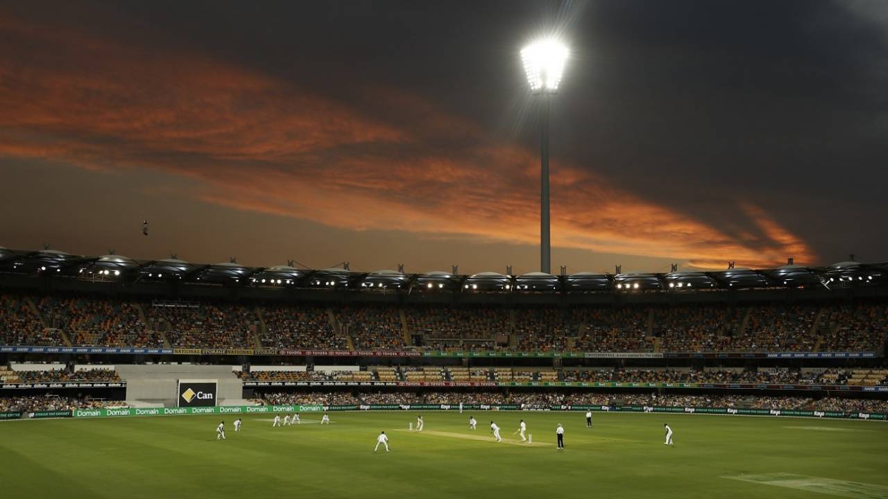 Floodlights take effect at the Gabba, Australia v Sri Lanka, 1st Test, Brisbane, 1st day, January 24, 2019