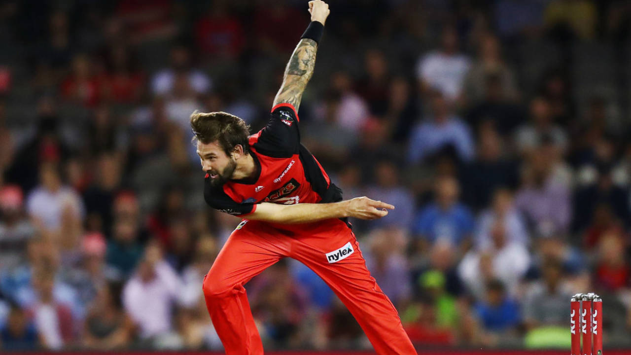 Kane Richardson in his bowling stride, Melbourne Renegades v Sydney Thunder, BBL 2018-19, Melbourne, January 30, 2019