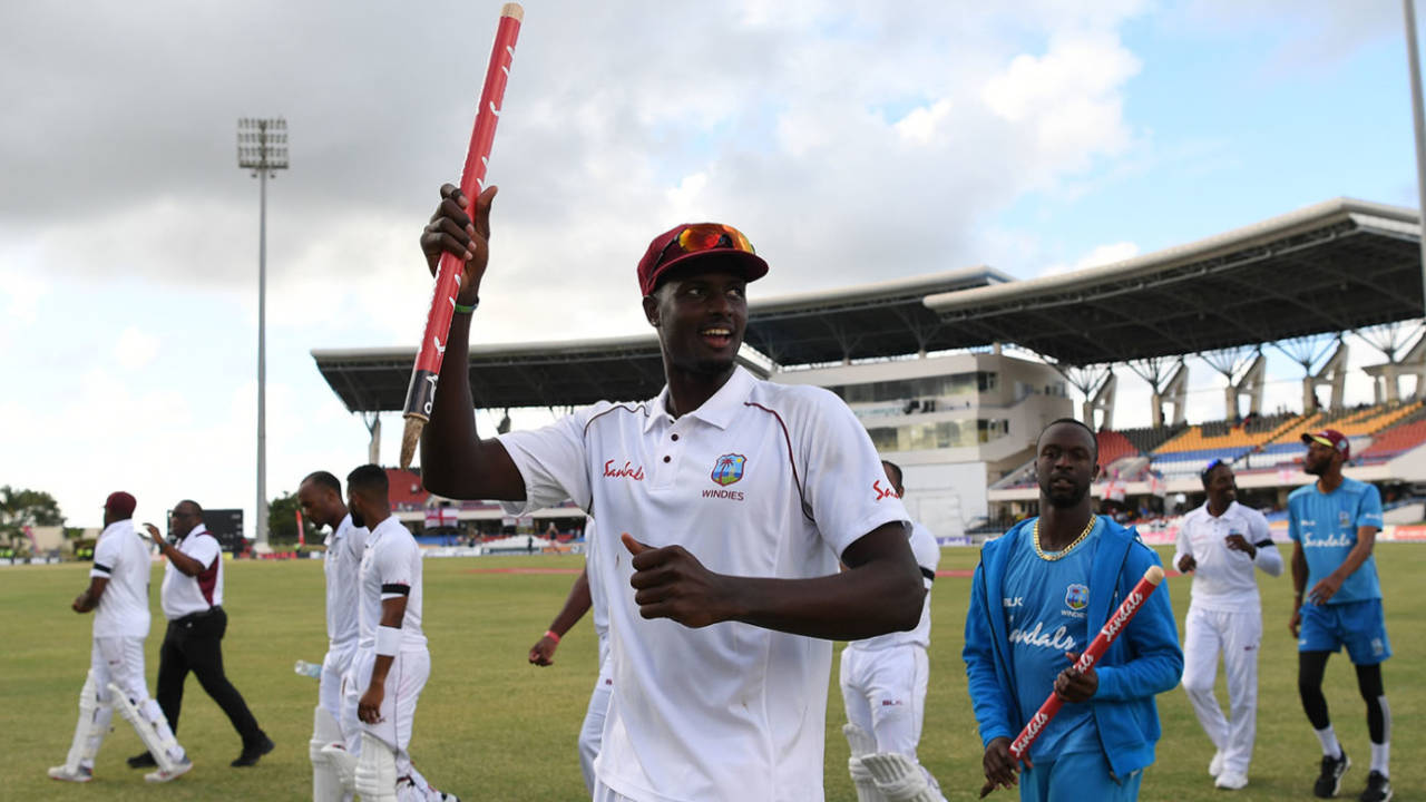 Jason Holder leads his players on a victory lap&nbsp;&nbsp;&bull;&nbsp;&nbsp;Getty Images