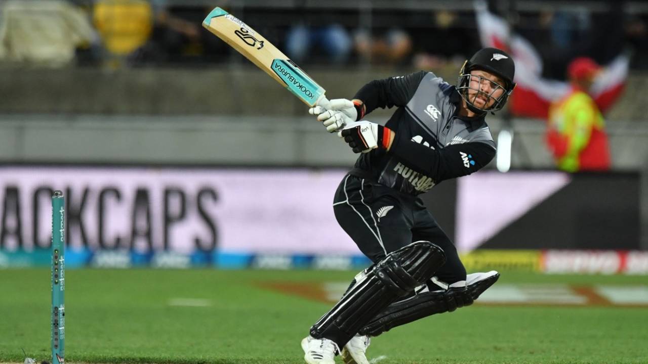 Tim Seifert reverse-scoops the ball, New Zealand v India, 1st T20I, Wellington, February 6, 2019