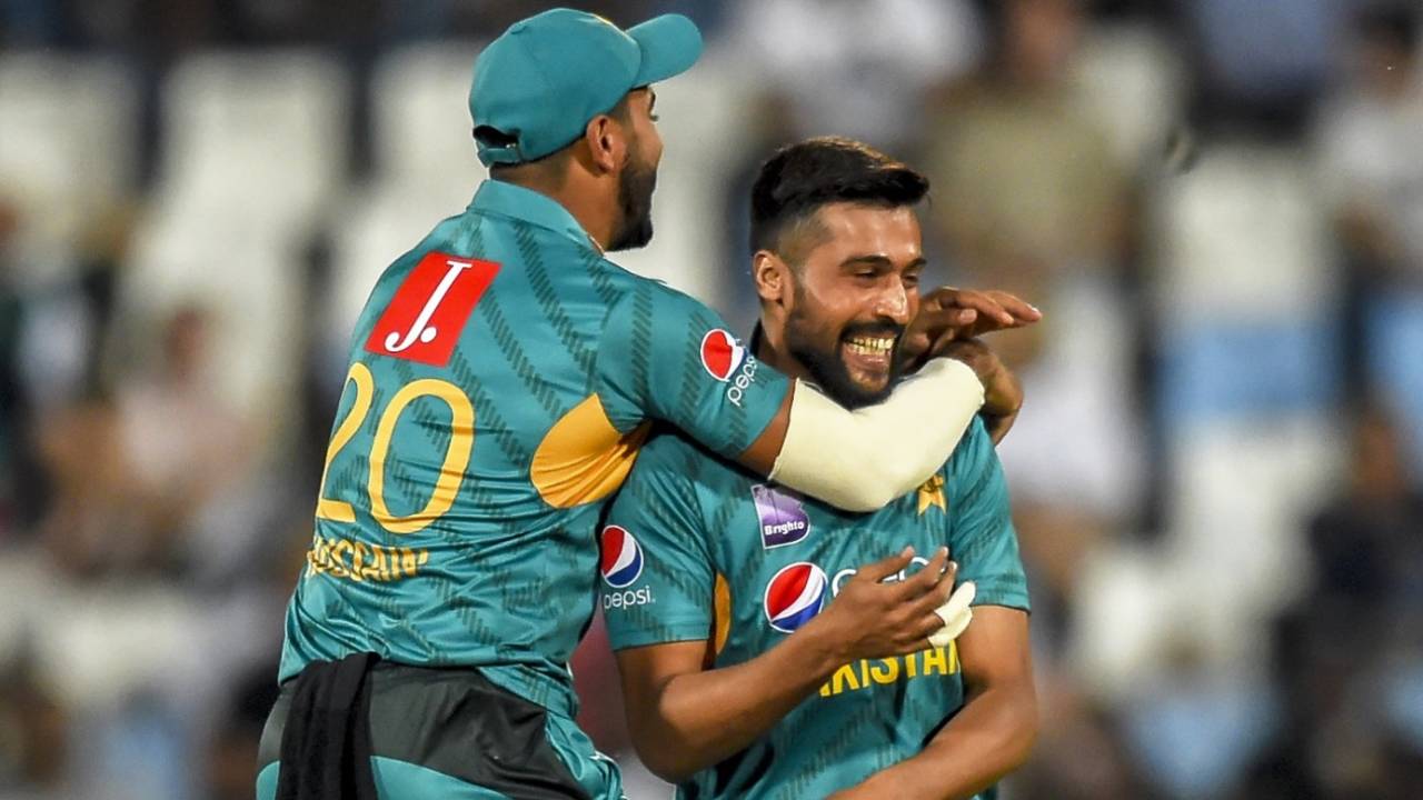 Mohammad Amir and Hussain Talat celebrate Heinrich Klaasen's dismissal, South Africa v Pakistan, 3rd T20I, Centurion, February 6, 2019