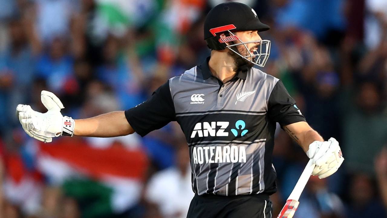 Daryl Mitchell was non-plussed after a contentious lbw dismissal, New Zealand v India, 2nd T20I, Auckland, February 8, 2019