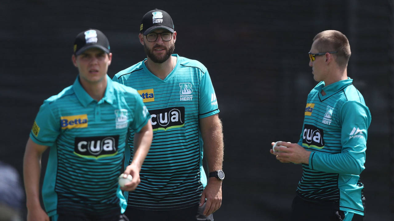 Daniel Vettori (centre) during Brisbane Heat training