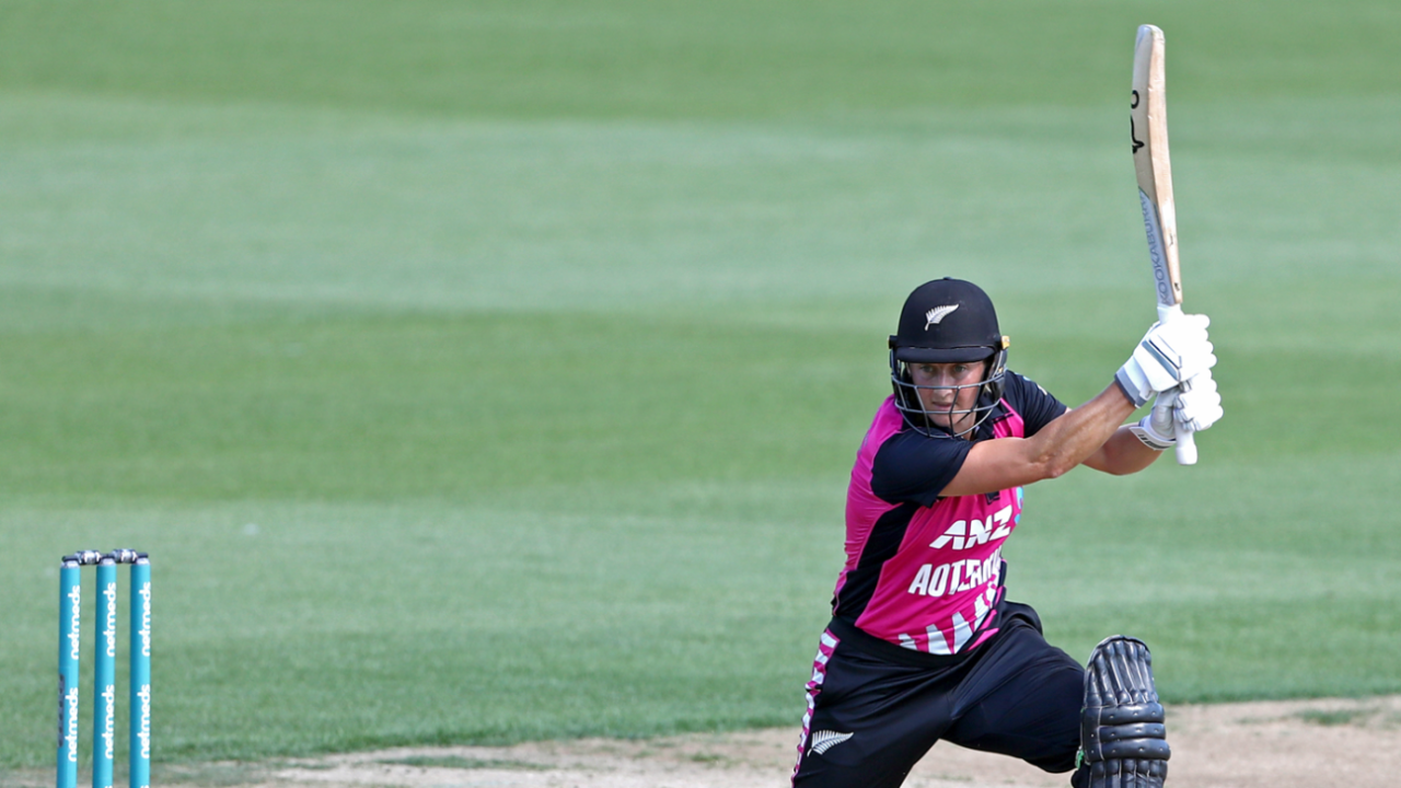 Sophie Devine smashes one off the front foot, New Zealand v India, 3rd T20I, Hamilton, February 10, 2019