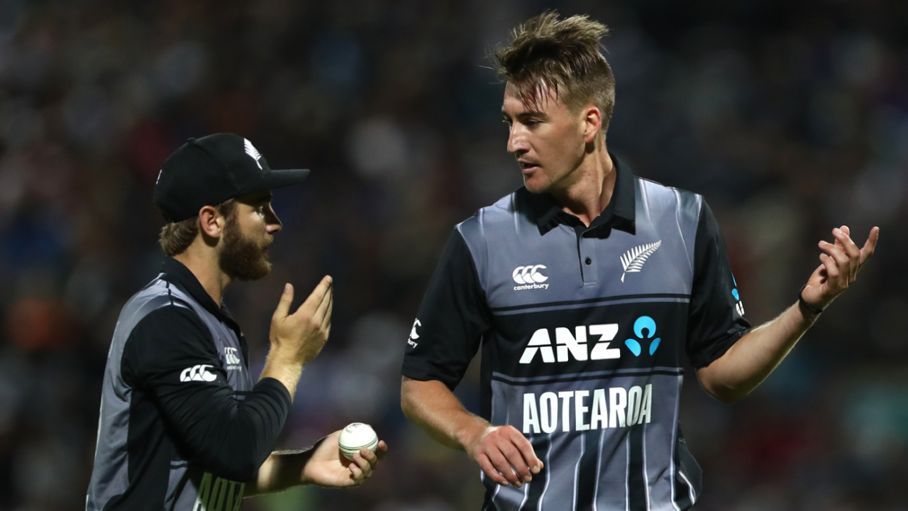 Blair Tickner has a chat with Kane Williamson, New Zealand v India, 3rd T20I, Hamilton, February 10, 2019