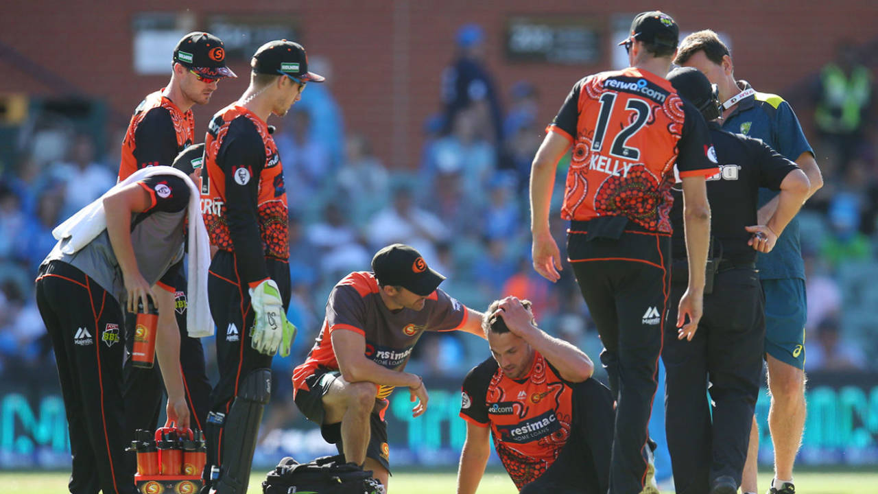 Nathan Coulter-Nile struggled at the end of his spell, Adelaide Strikers v Perth Scorchers, Big Bash, Adelaide, February 9, 2019