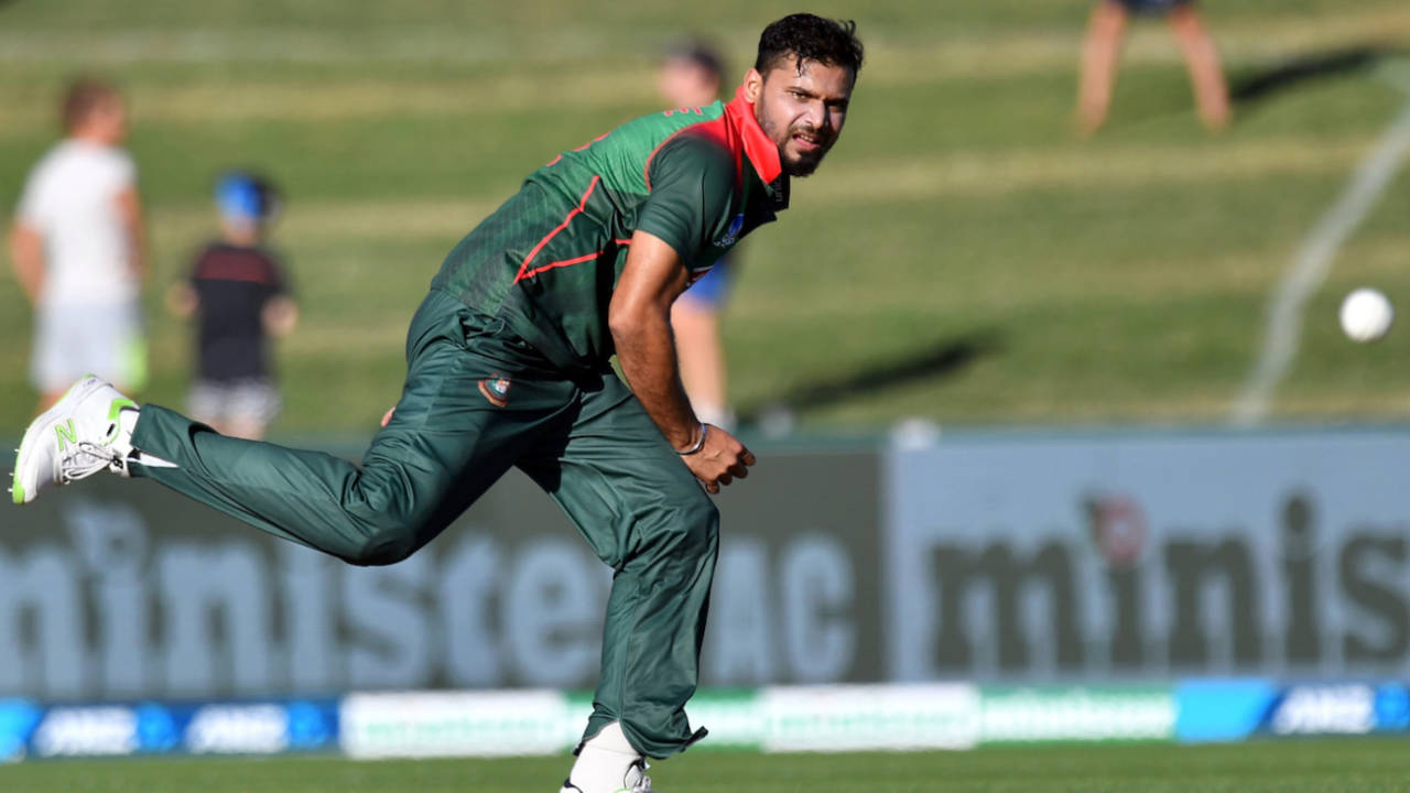 Mashrafe Mortaza delivers a ball in his opening spell, New Zealand v Bangladesh, 1st ODI, Napier